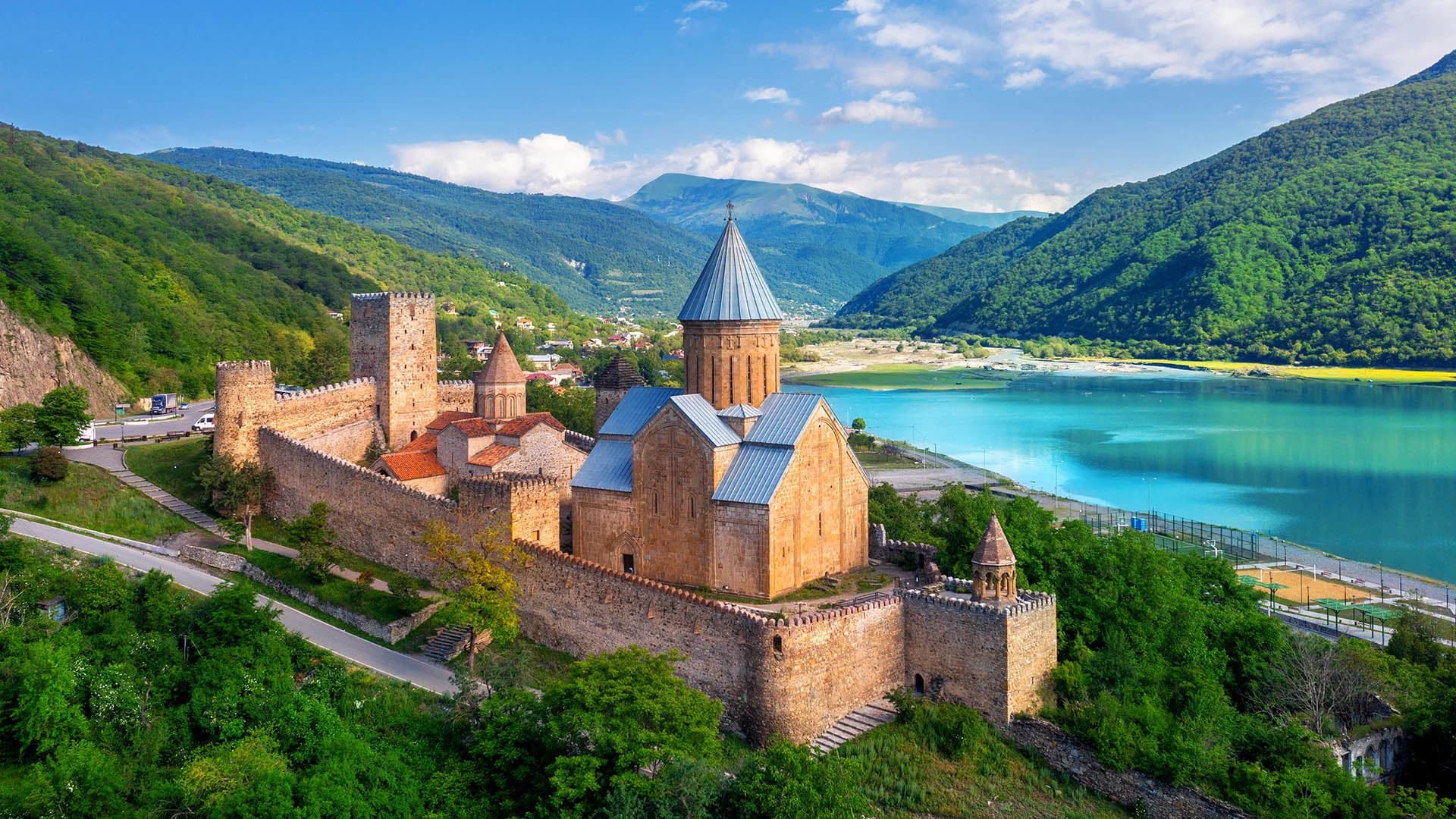 Тур в Грузию на майские праздники